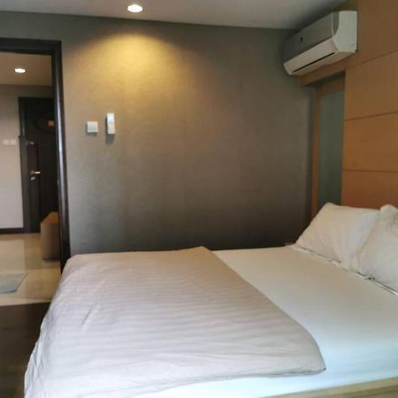 Two Bedroom Apartment At El Royale Hotel Бандунг Екстер'єр фото